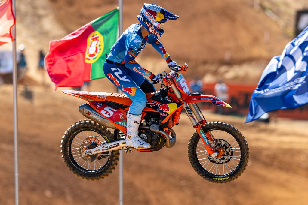 Sol, espetáculo e grandes mangas marcaram o segundo dia do MXGP Portugal 2026